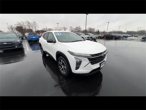 Certified 2024 Chevrolet Trax RS w/ Driver Confidence Package image 2