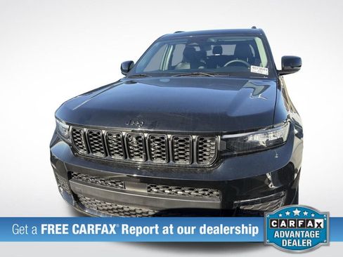Used 2023 Jeep Grand Cherokee L Limited w/ Luxury Tech Group II image 3