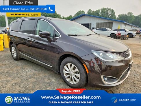 Used 2018 Chrysler Pacifica Touring-L FWD image 5