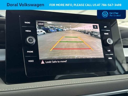 Used 2025 Volkswagen Taos SE image 19