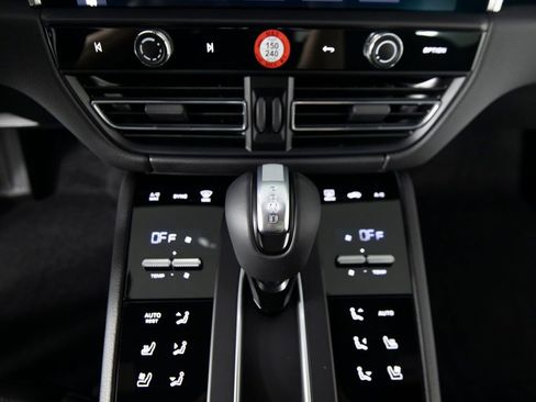 New 2026 Porsche Macan AWD/4WD image 27