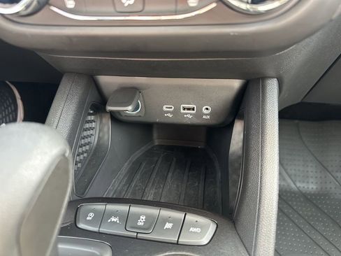 Used 2023 Chevrolet TrailBlazer LT w/ Convenience Package AWD/4WD image 5