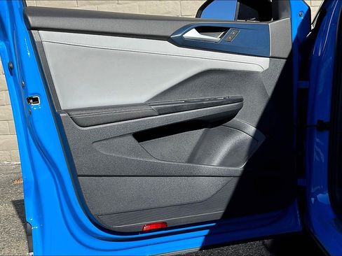 Certified 2024 Volkswagen Taos SE image 22