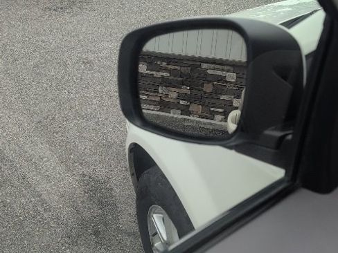 Used 2009 Chrysler Town & Country Touring image 23