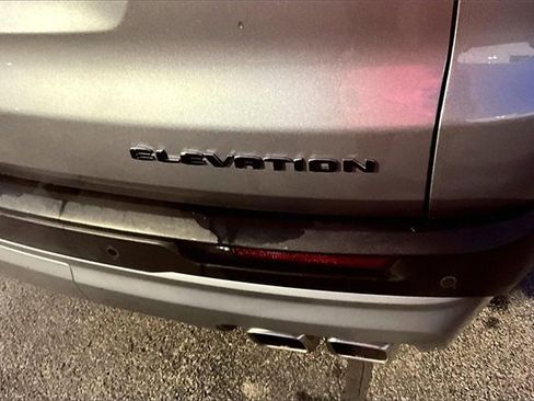 Used 2025 GMC Acadia Elevation image 24