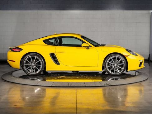 Used 2023 Porsche 718 Cayman RWD image 8