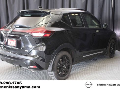 Used 2023 Nissan Kicks SR FWD image 13