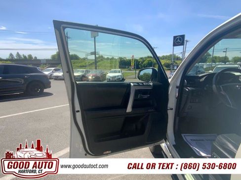 Used 2017 Toyota 4Runner Limited AWD/4WD image 9