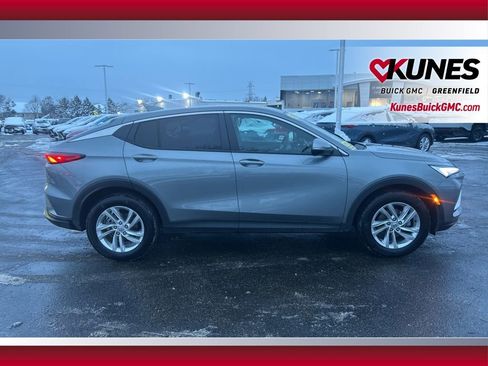 Used 2025 Buick Envista Preferred image 4