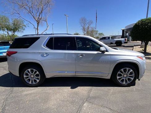 Used 2020 Chevrolet Traverse Premier image 2