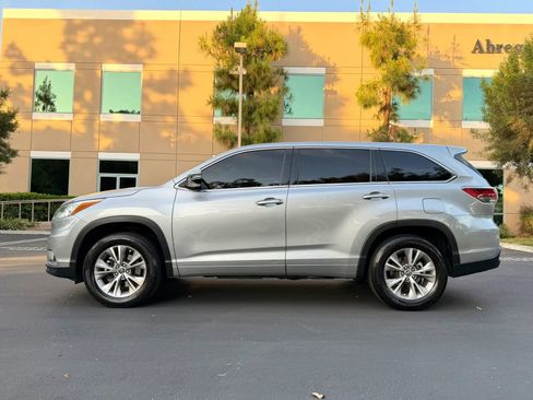 Used 2016 Toyota Highlander Plus FWD image 7