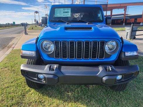 New 2025 Jeep Gladiator Sport image 6
