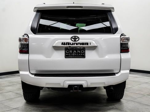 Used 2022 Toyota 4Runner SR5 Premium image 9