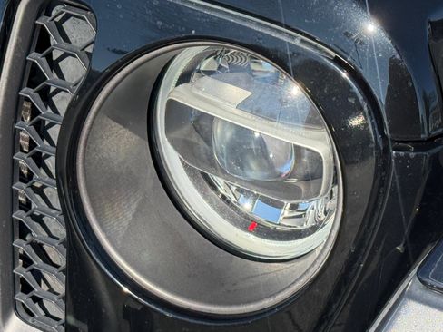 Certified 2020 Jeep Gladiator Mojave image 9