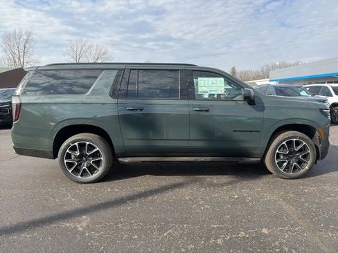 New 2026 Chevrolet Suburban RST w/ Comfort Package AWD/4WD image 2