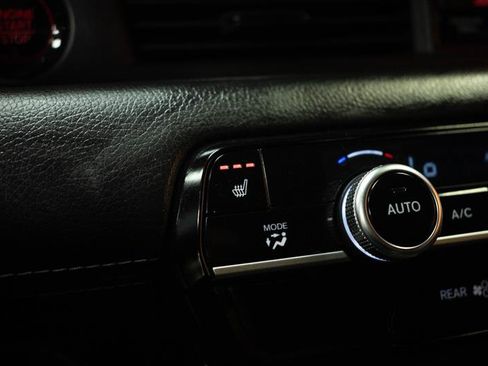 Used 2025 Honda Pilot EX-L image 32