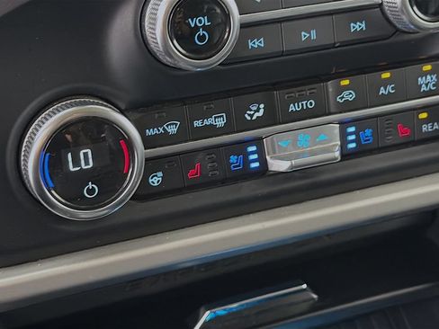 Used 2024 Ford Expedition Max XLT AWD/4WD image 24