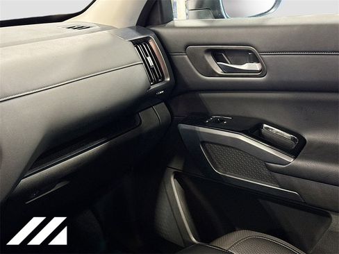 Used 2024 Nissan Pathfinder SL image 24