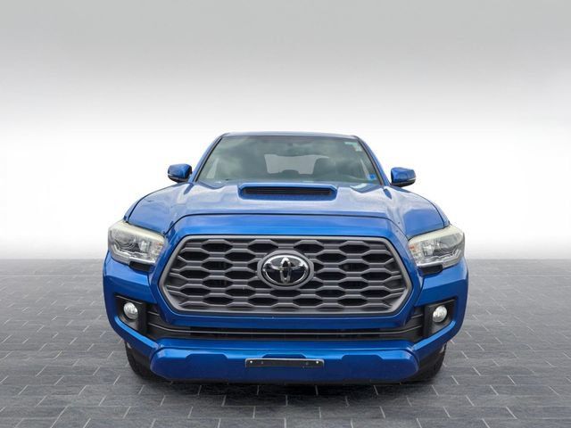 Used 2016 Toyota Tacoma TRD Sport w/ Premium & Technology Package AWD/4WD image 2