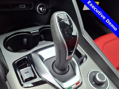 New 2025 Alfa Romeo Giulia Veloce w/ Veloce Package Rwd image 24