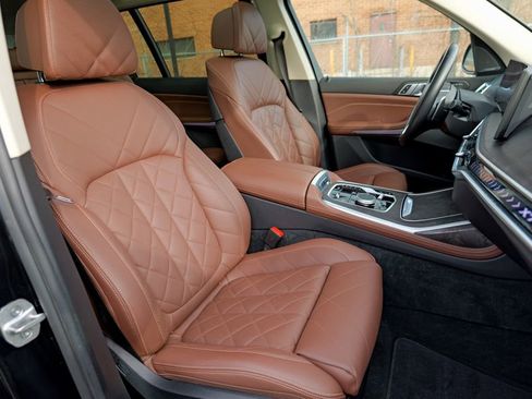 Used 2023 BMW X7 xDrive40i w/ Premium Package image 41