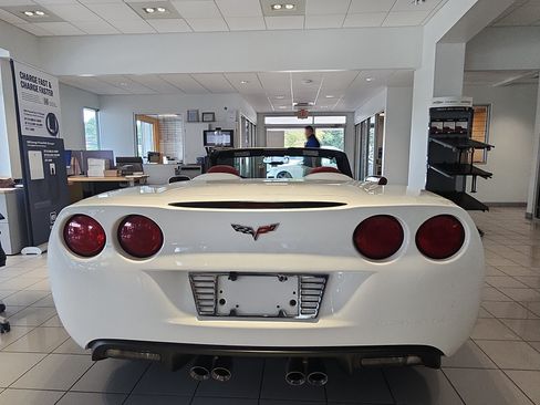 Used 2009 Chevrolet Corvette Convertible w/ Preferred Equipment Group RWD image 4
