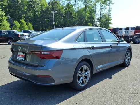 Used 2024 Volkswagen Jetta SE FWD image 6
