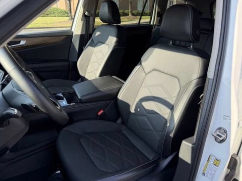 Used 2025 Volkswagen Atlas SE FWD image 9