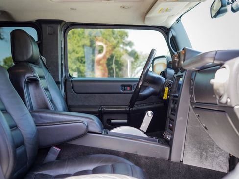 Used 2005 HUMMER H2 SUT w/ Preferred Equipment Group AWD/4WD image 8