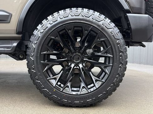 Used 2025 Ford Bronco Outer Banks AWD/4WD image 12