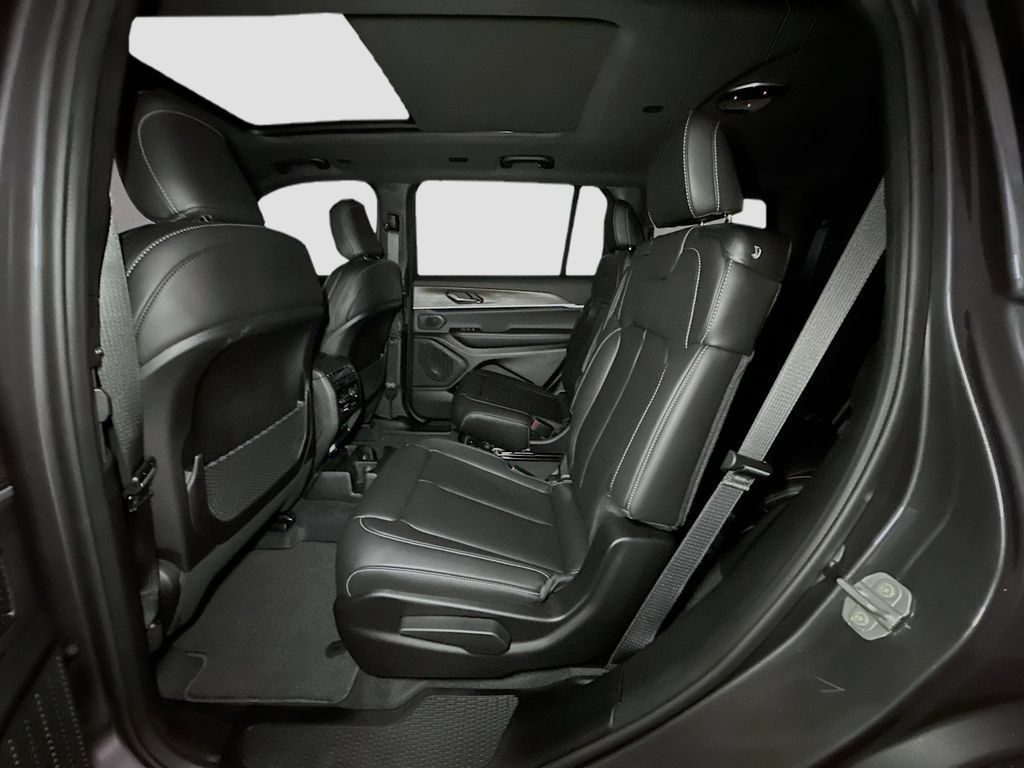 New 2026 Jeep Grand Cherokee L Limited w/ Limited Altitude Package AWD/4WD image 26