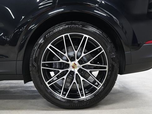 Used 2024 Porsche Cayenne AWD/4WD image 34