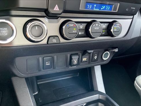 Used 2022 Toyota Tacoma TRD Off-Road AWD/4WD image 35