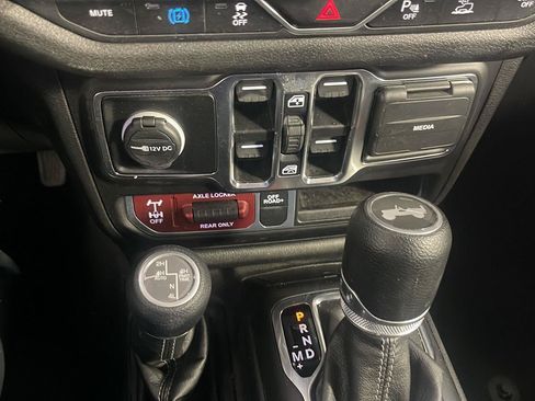 Used 2024 Jeep Wrangler Unlimited AWD/4WD image 19