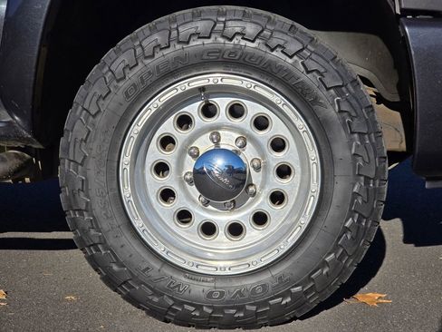 Used 2005 GMC Sierra 2500 SLT w/ Heavy-Duty Power Package image 11