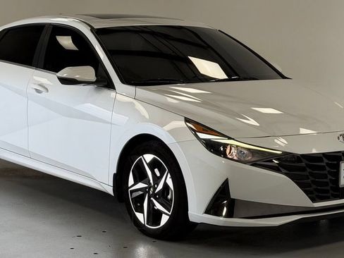 Certified 2022 Hyundai Elantra SEL w/ Convenience + Premium Package FWD image 6