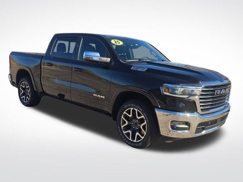 Used 2025 RAM 1500 Laramie AWD/4WD image 9