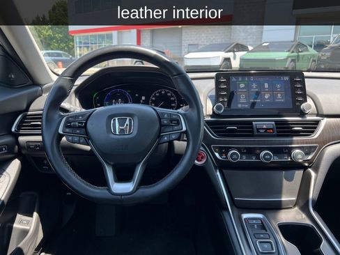 Used 2022 Honda Accord Touring image 3