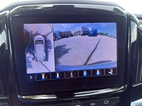 Used 2021 Chevrolet Traverse Premier w/ Redline Edition AWD/4WD image 32