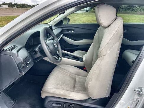 Used 2023 Honda Accord EX image 11