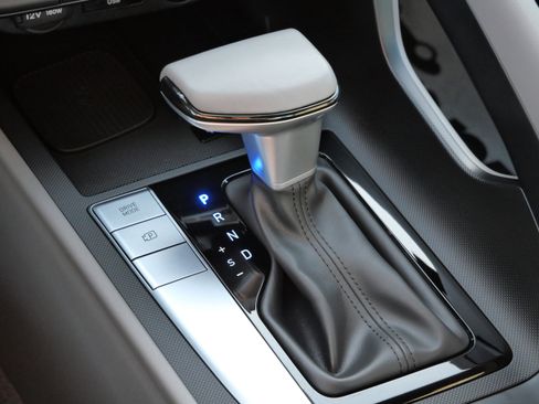 Certified 2025 Hyundai Elantra Sport image 25