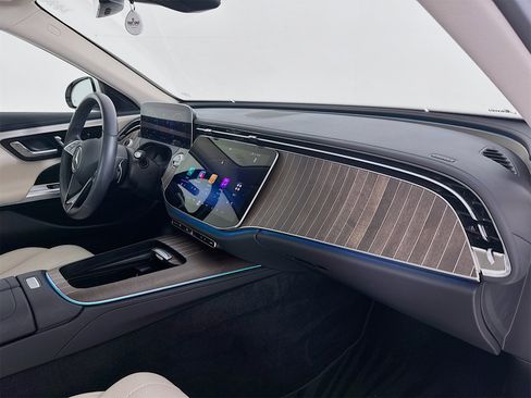 Certified 2025 Mercedes-Benz E 350 4MATIC Sedan image 32