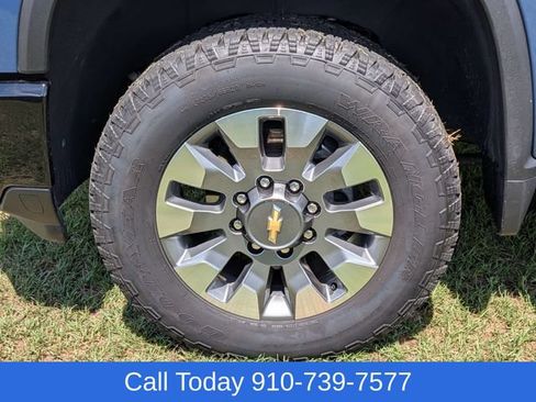 Used 2025 Chevrolet Silverado 2500 Custom w/ Custom Value Package AWD/4WD image 10