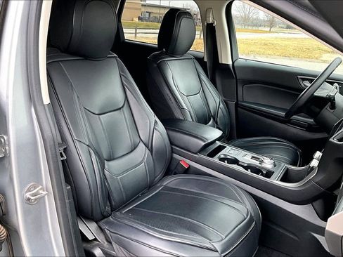 Used 2024 Ford Edge SE image 7