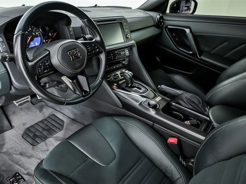 Used 2024 Nissan GT-R Premium w/ Premium Interior Package AWD/4WD image 21