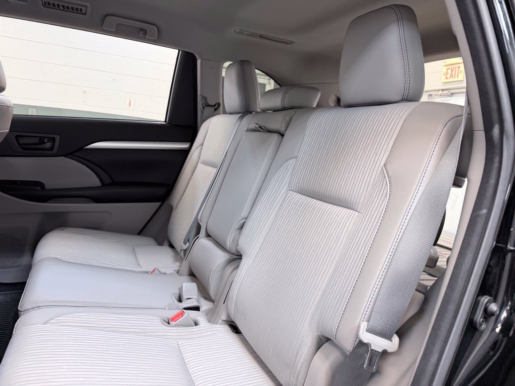 Used 2018 Toyota Highlander Plus AWD/4WD image 23