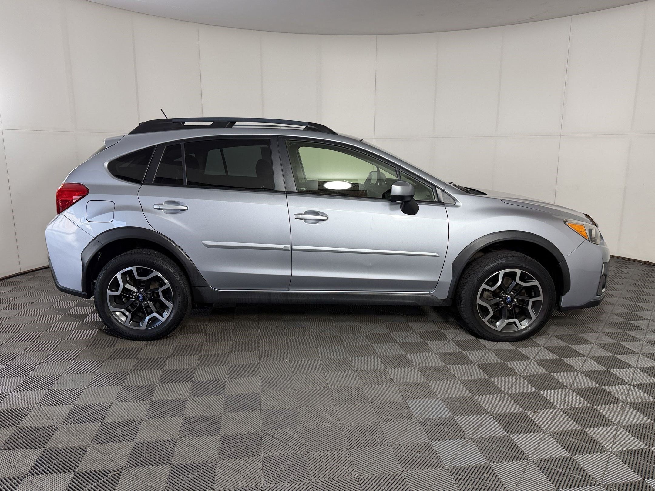 Used 2016 Subaru Crosstrek 2.0i Premium w/ Moonroof Package AWD/4WD image 8