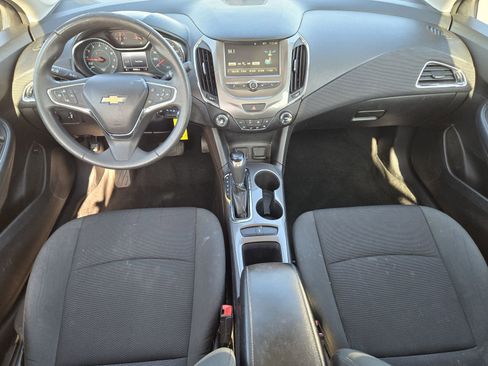 Used 2017 Chevrolet Cruze LT image 27