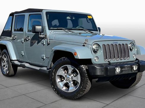 Used 2015 Jeep Wrangler Unlimited Sahara image 2