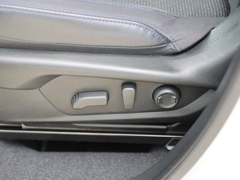 Used 2025 Subaru Forester Premium AWD/4WD image 18